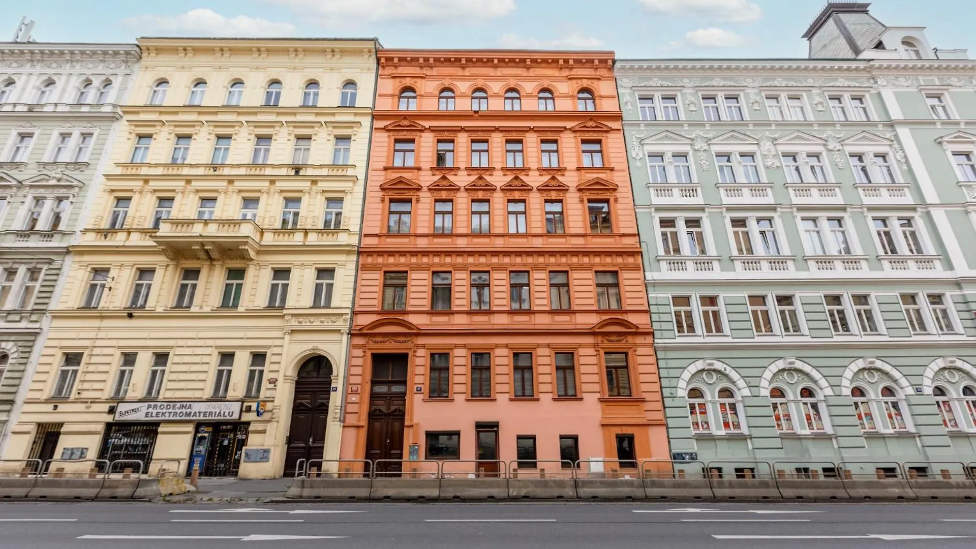 Tichy Apartman V Centru Mesta U Metra S Balkonem A Parkovanim Πράγα