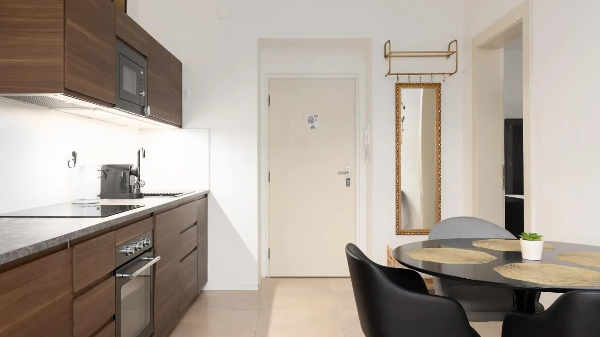 Διαμέρισμα Tichy Apartman V Centru Mesta U Metra S Balkonem A Parkovanim Πράγα Τσεχία