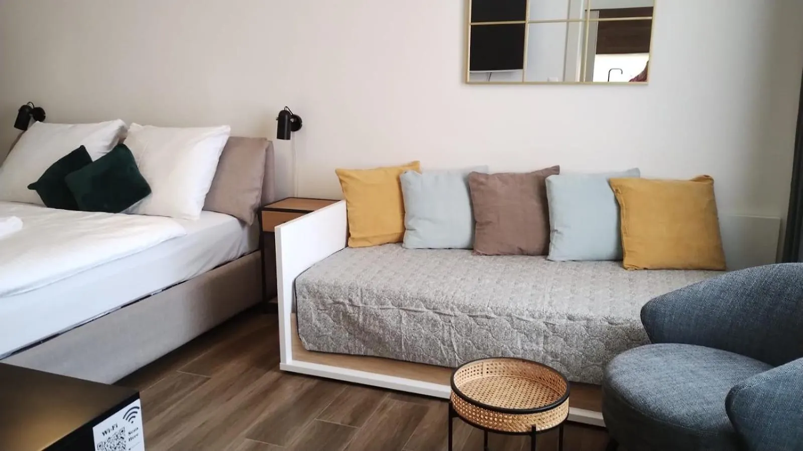 Tichy Apartman V Centru Mesta U Metra S Balkonem A Parkovanim Πράγα Διαμέρισμα