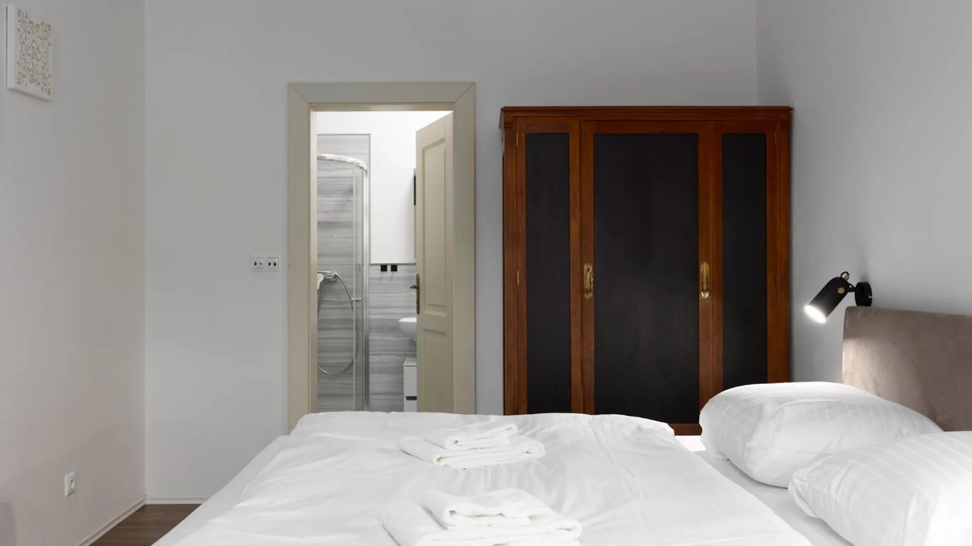 Tichy Apartman V Centru Mesta U Metra S Balkonem A Parkovanim Prága