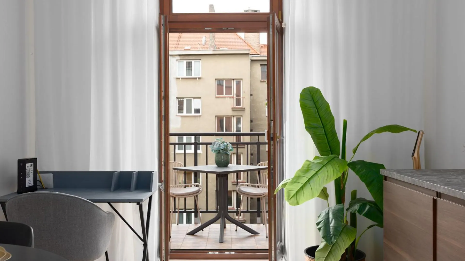 Tichy Apartman V Centru Mesta U Metra S Balkonem A Parkovanim Prága 0*,  Csehország