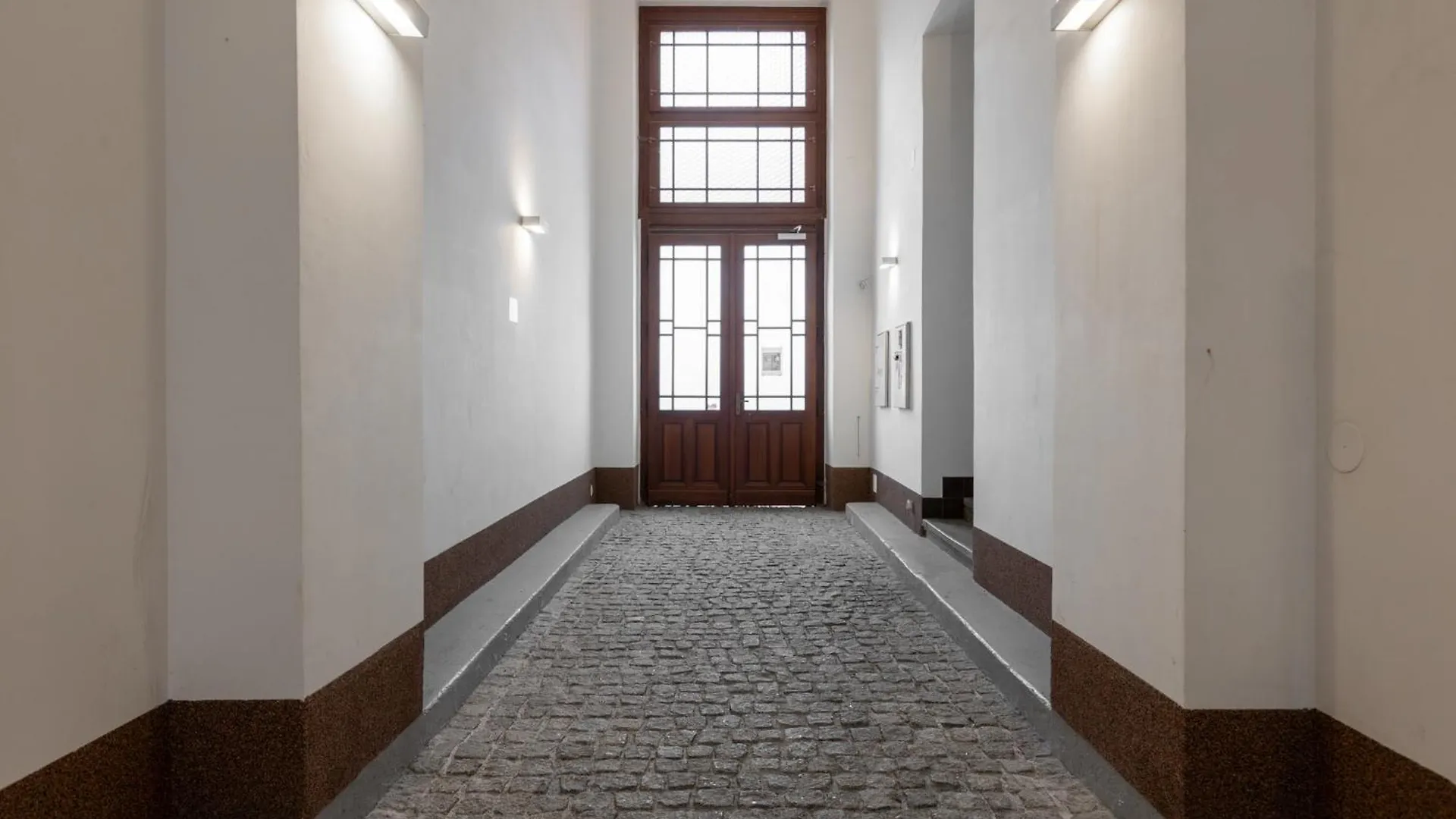 Tichy Apartman V Centru Mesta U Metra S Balkonem A Parkovanim Prága