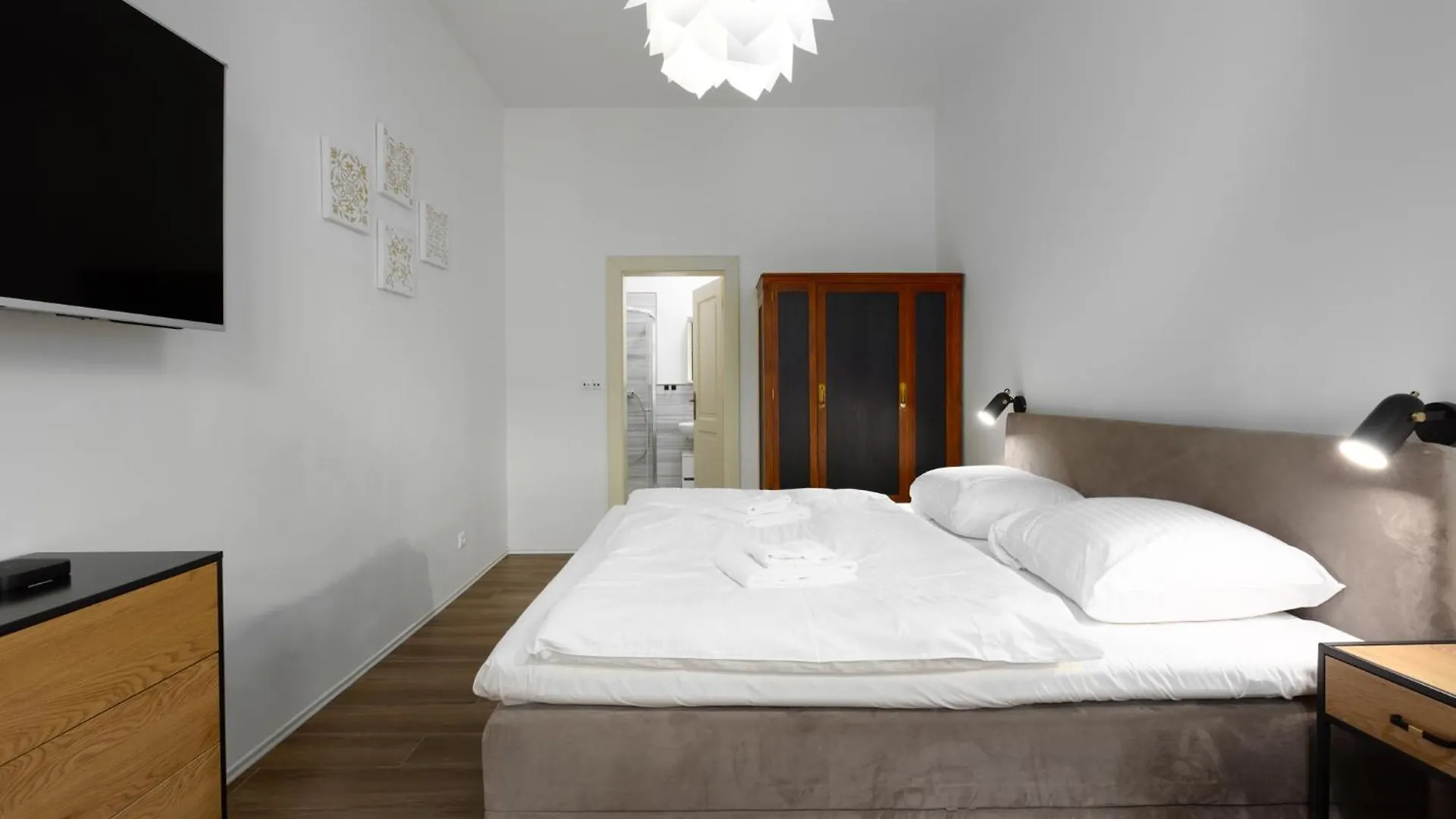 Tichy Apartman V Centru Mesta U Metra S Balkonem A Parkovanim Prága
